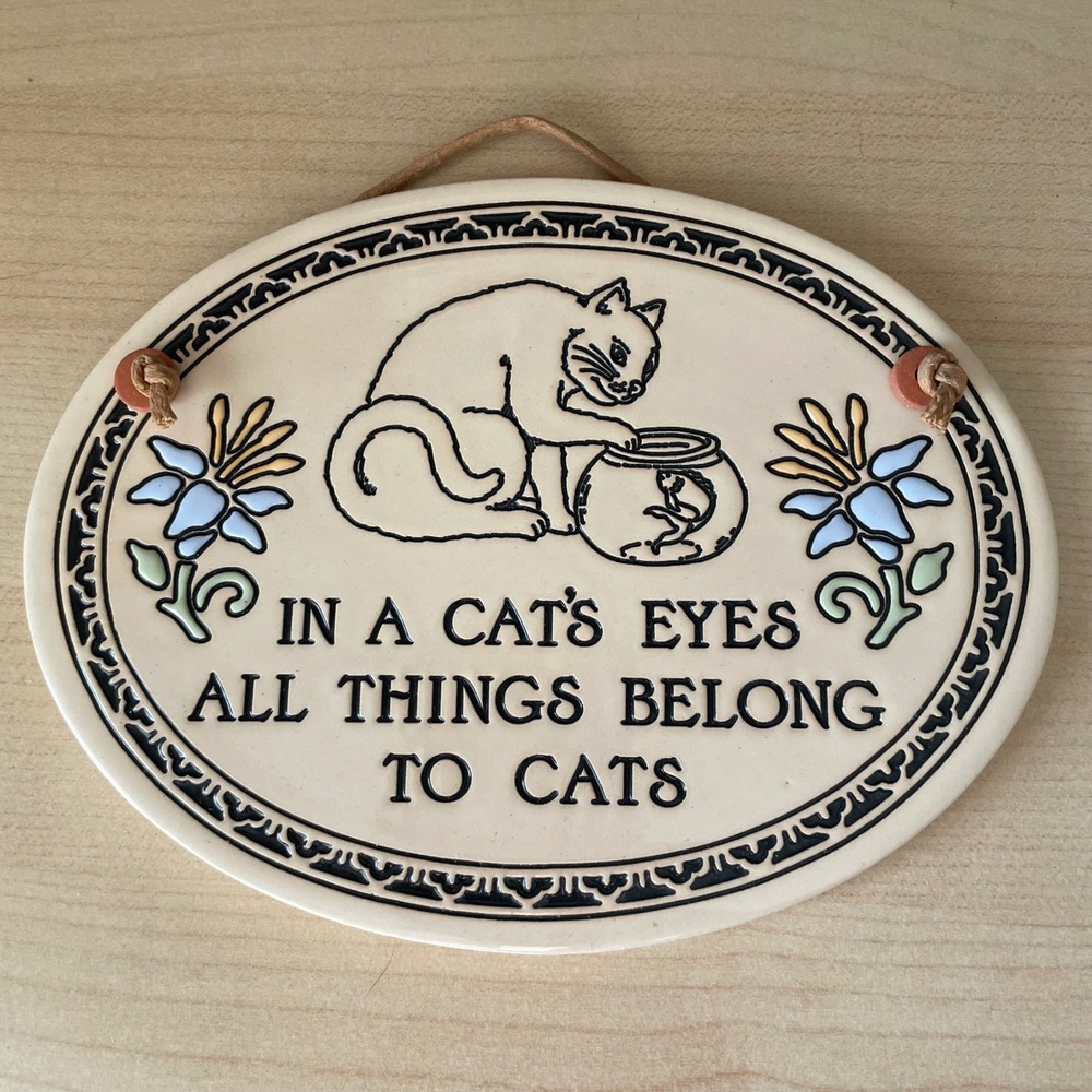 Trinity Pottery Ceramic Wall Hanging‎ Plaque "in cats eyes all belongs to cat"